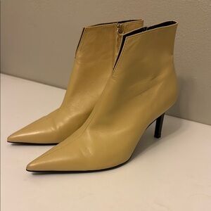 Zara Cream Heeled Boots with Modern Pointed-Toe